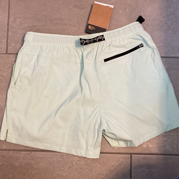 Belted misty jade shorts - Picture 2 of 5